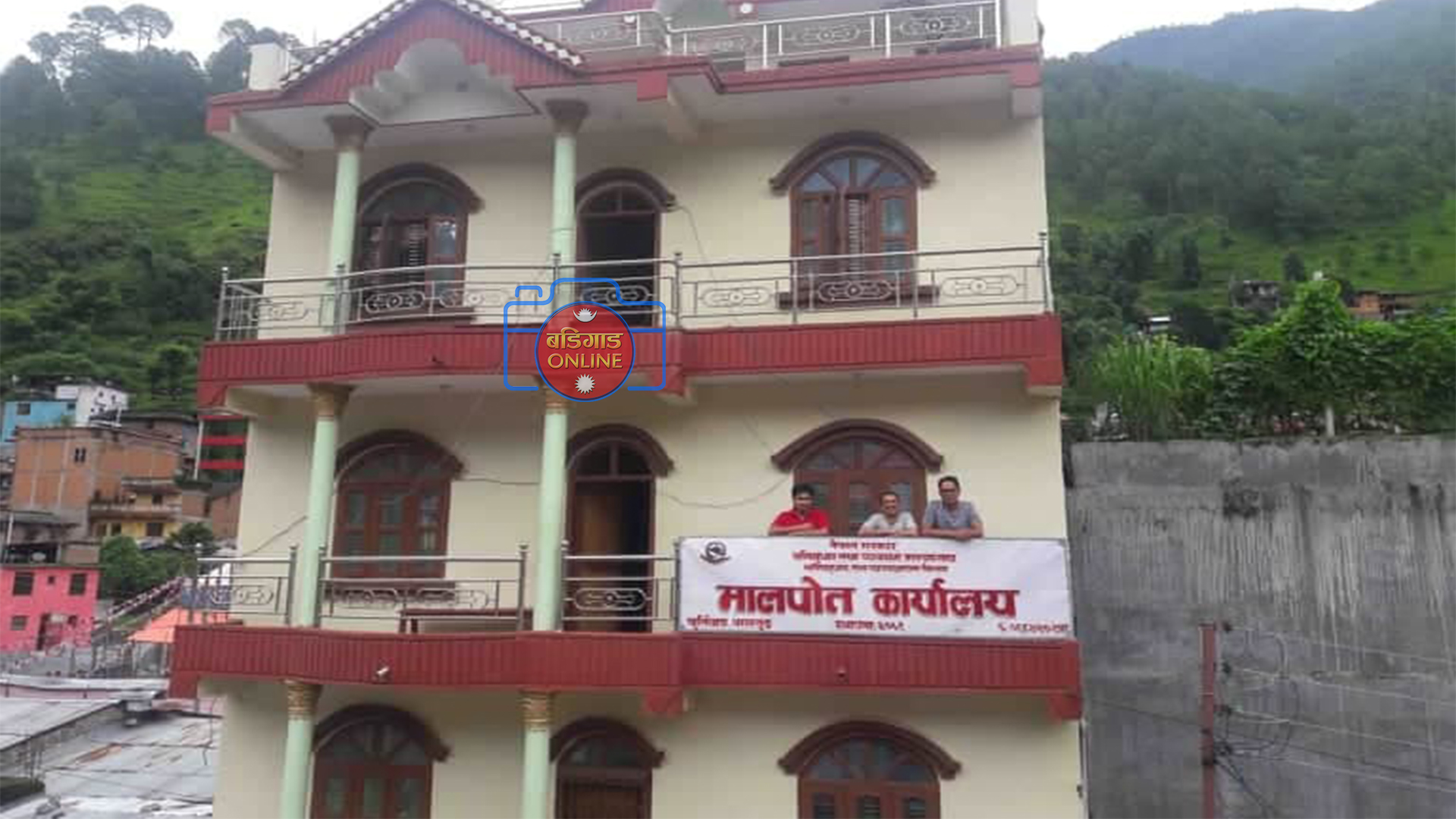 मालपोत कार्यालय बुर्तिबाङद्धारा आर्थिक बर्ष २०७६ / ७७ मा १ करोड ६६ लाख ४ सय ८ रुपैयाँ राजश्व सँकलन