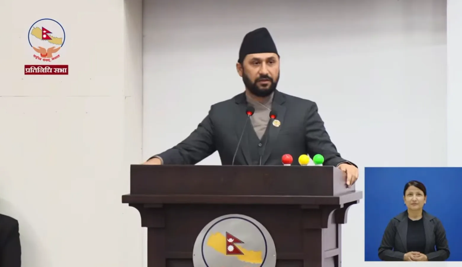 ‘राज्य कहाँ छ?’ भन्ने प्रश्नमा रविको जवाफ- ‘भग्नावशेष र सुरुङभित्र नागरिकको प्राण खोजिरहेको छ’
