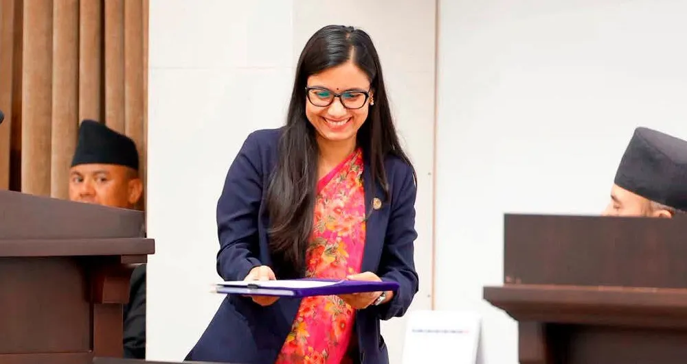 अब आमालाई ६ महिना र बुबालाई ४२ दिन तलबसहितको प्रसूति बिदा दिने कानुन ल्याउँदै सरकार