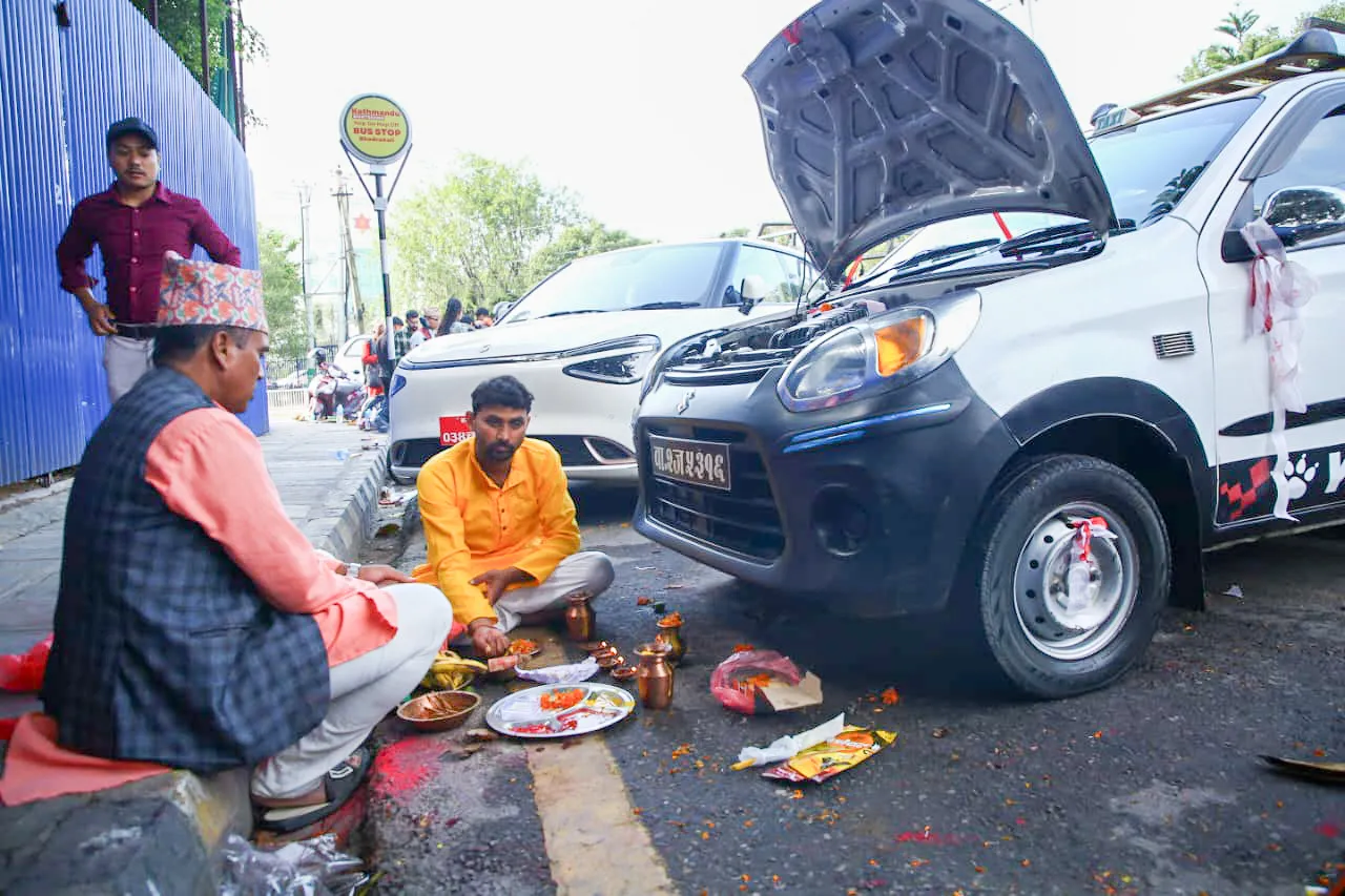 आज विश्वकर्मा पूजा, औजार तथा सवारीसाधनको पूजा गरिँदै