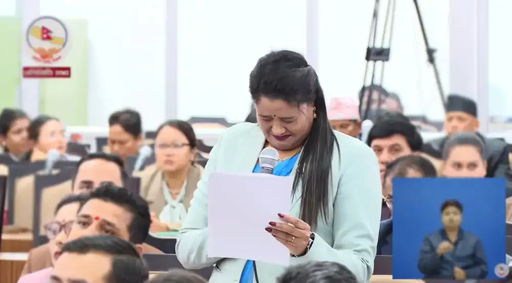 अपमान गरेको भन्दै संसद्मै भावुक बनिन् जेनजी शहिदकी आमा