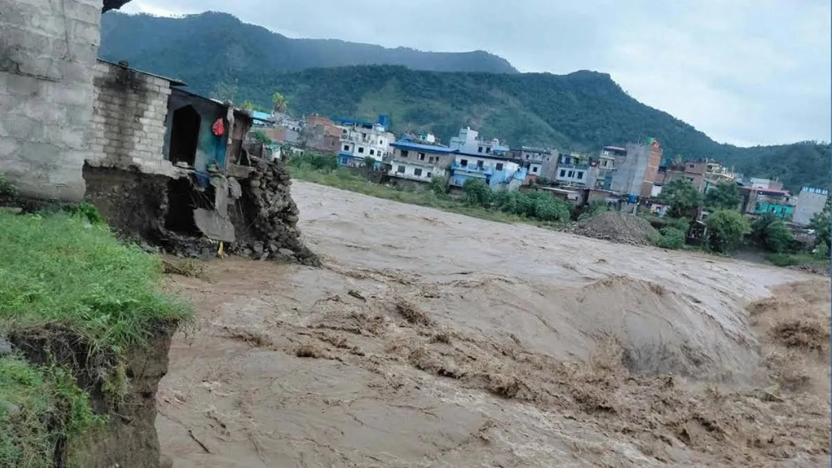 बाढीले बुटवलमा दुई घर बगायो, तीन घरमा क्षति