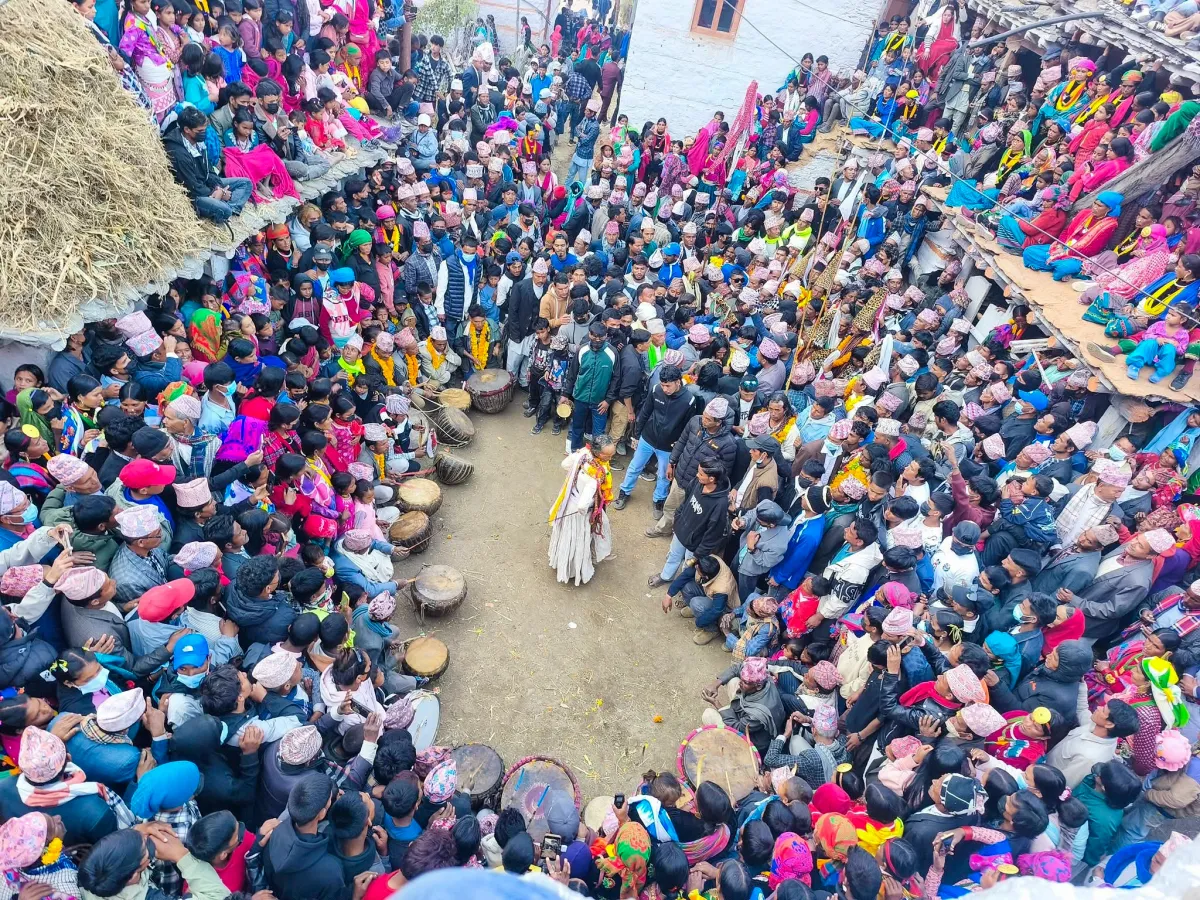 हुम्लामा अनौठो शक्ति प्रदर्शन, धामीले कम्मरमै भाँचे फलामको डण्डा