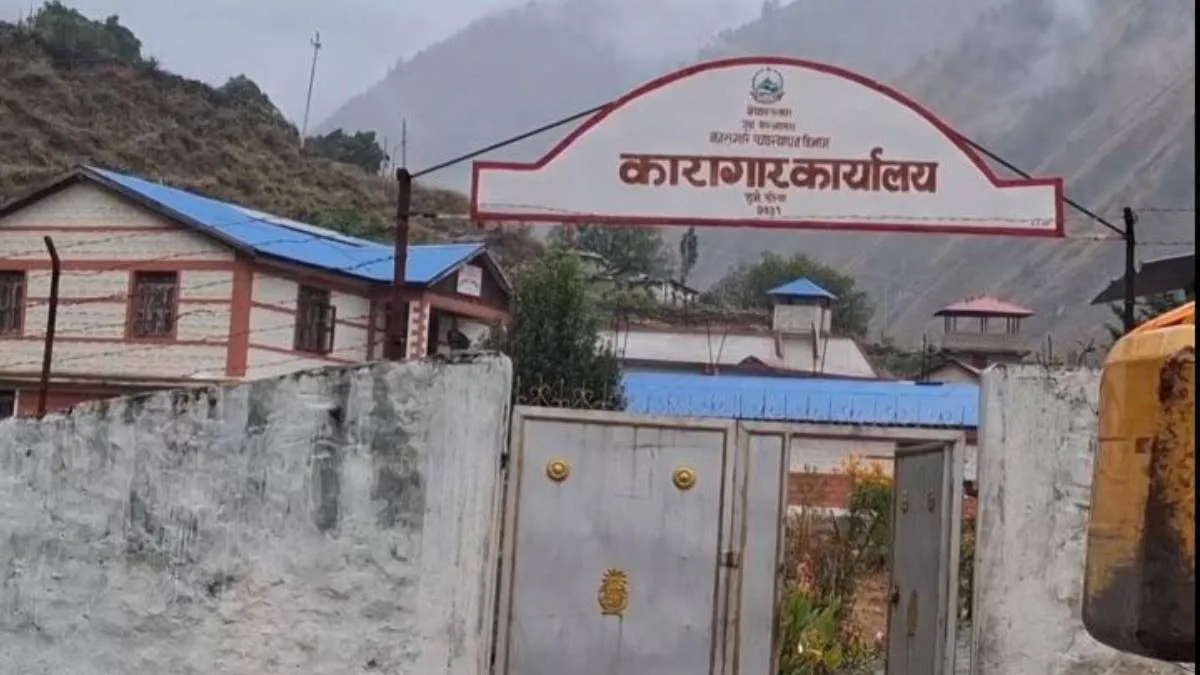 डोल्पा कारागारबाट सुरुङ खनेर ८ कैदी भागे
