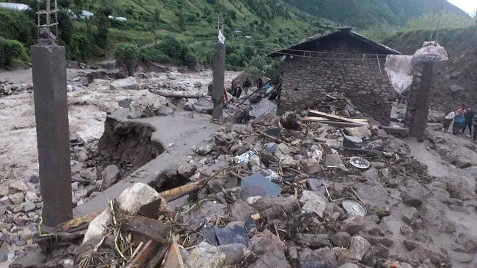 ढोरपाटनका बाढी प्रभावित परिवारलाई ११ लाख बडी राहात वितरण