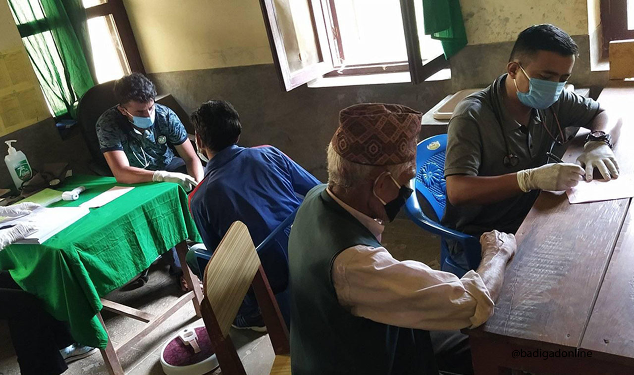 वामीटक्सार स्वास्थ्य चौकीमा एमबिबिएस डाक्टरद्वारा स्वास्थ्य सेवा सुरु !