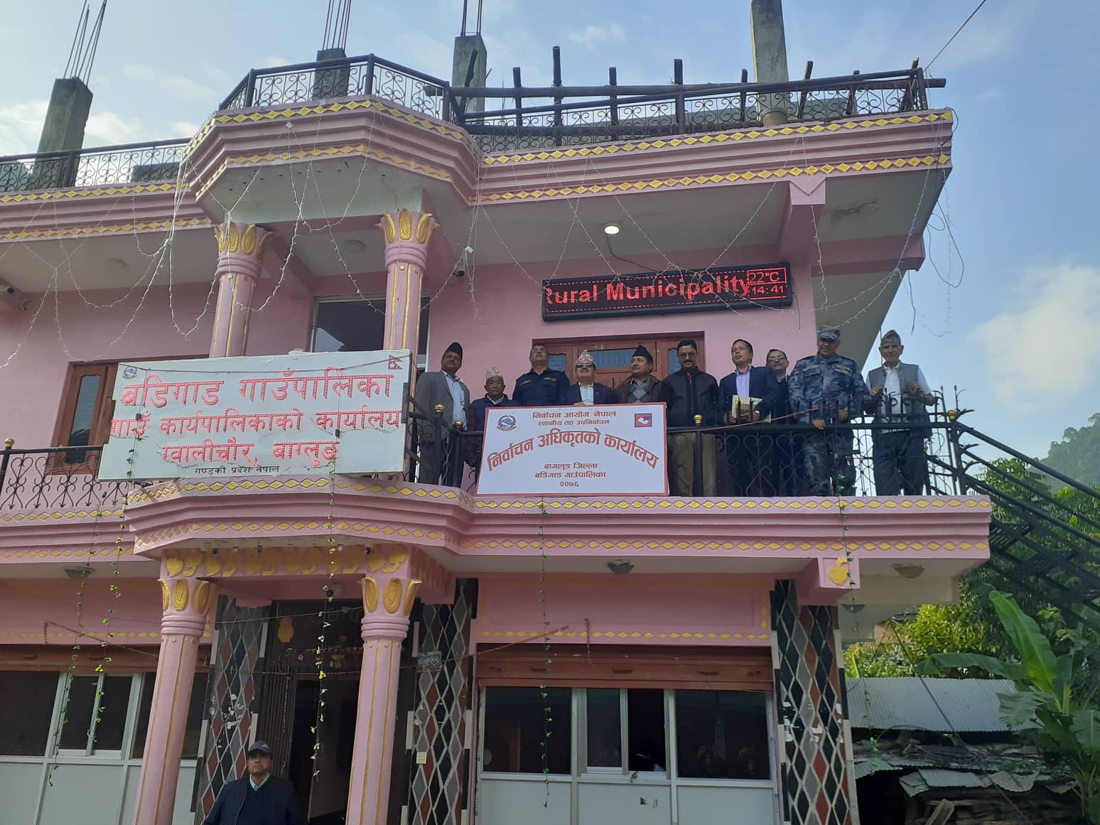 एम्बुलेन्स पठाउने ब्यबस्था मिलाईएको थियो तर वडाध्यक्ष आउँन मान्नुभएन - बडिगाड गाउँपालिका