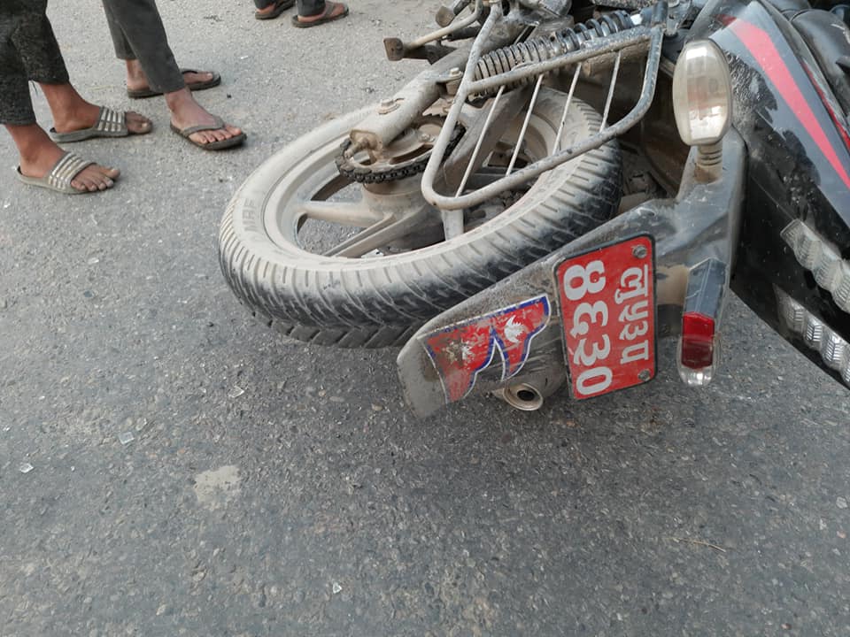ट्रकले मोटरसाईकललाई ठक्कर दिँदा वामीका श्रेष्ठ घाईते !