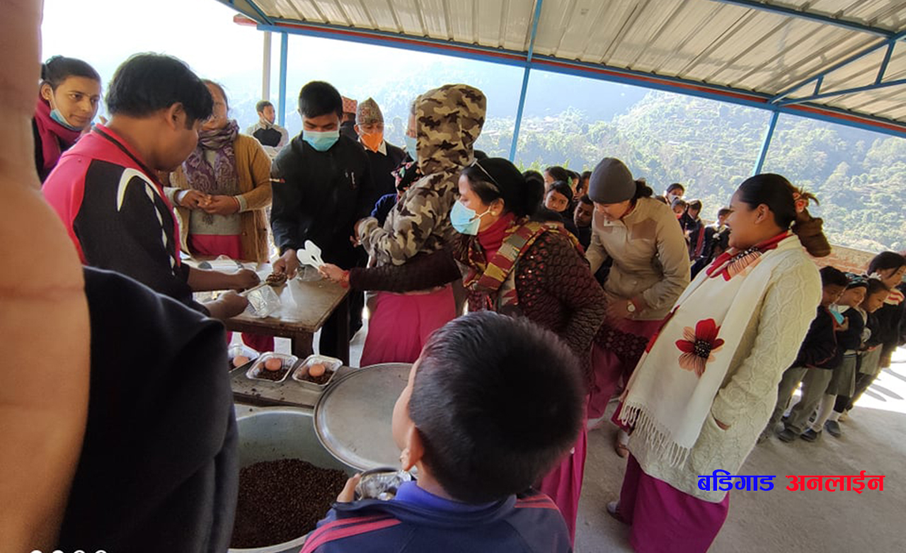 बडिगाड गाउँपालिकाका सामुदायीक विद्यालयहरुमा दिवा खाजा सुरु ।।