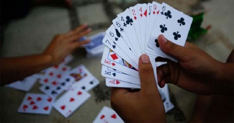 तास खेलिरहेको अवस्थामा निसीखोला गाउँपालिकाका लेखापाल सहित ६ जना प्रकाउ !