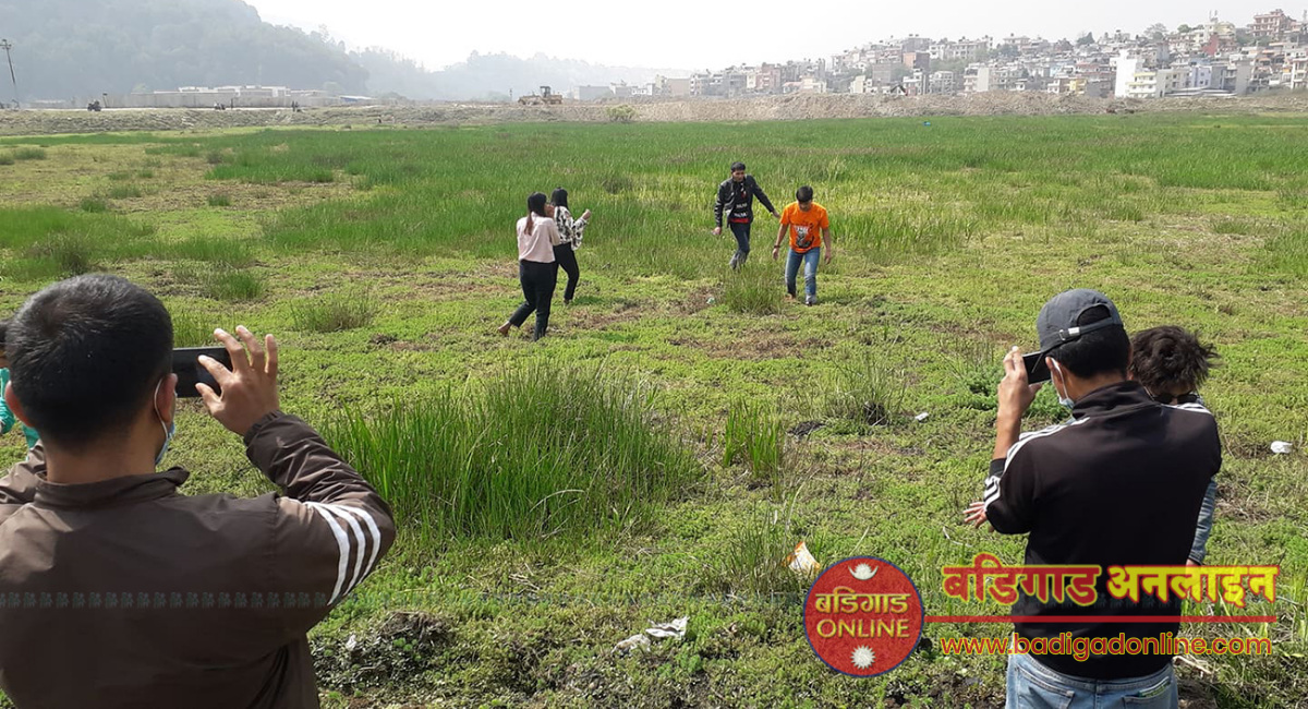 टिकटकले भाइरल बनायो ललितपुरको मलपोखरीलाई, दुर्घटना हुन सक्ने भन्दै प्रहरी खटाइयो