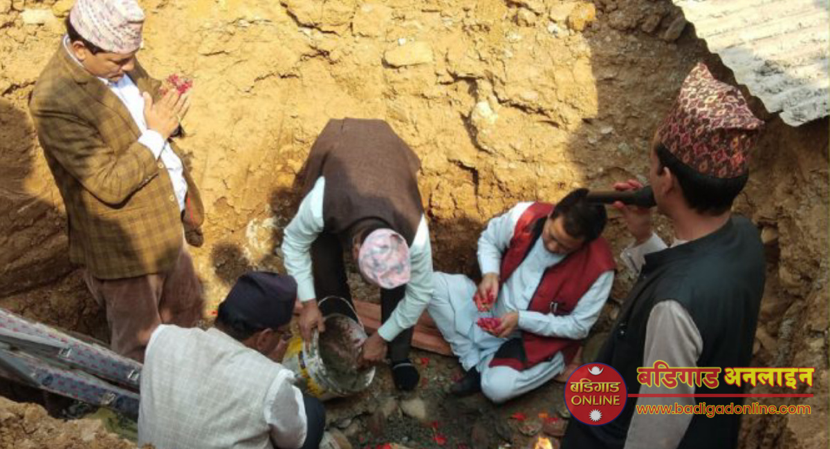 महेन्द्र आदर्श माविको आठ कोठे भवन शिलान्यास, आउदो असार मसान्तसम्म निर्माण सम्पन्न लक्ष्य