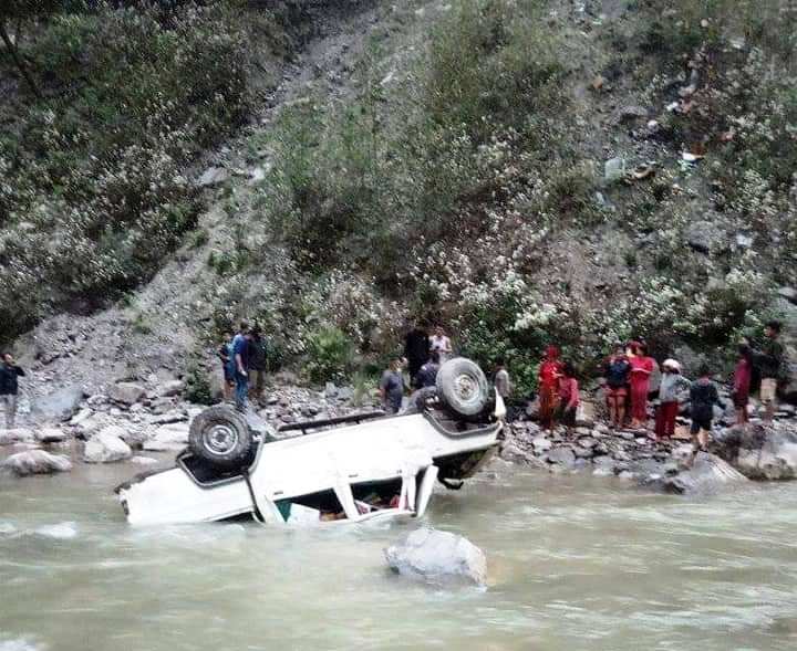निसीखोलामा पिकअप जीप दुर्घटना : ढोरपाटनका एमाले नेताको मृत्यु
